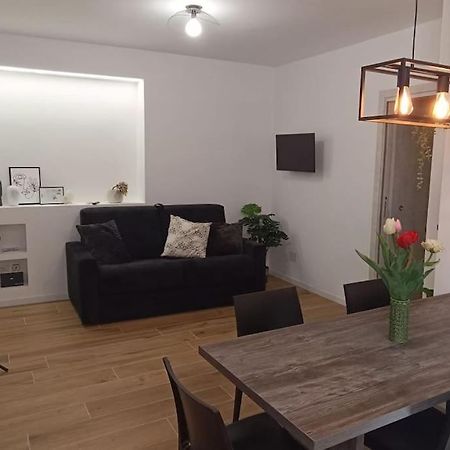 Casa Camelia - Appartamento In Centro A Сереньо Экстерьер фото
