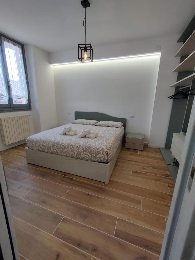 Casa Camelia - Appartamento In Centro A Сереньо Экстерьер фото