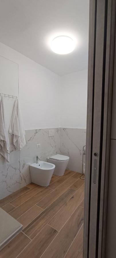 Casa Camelia - Appartamento In Centro A Сереньо Экстерьер фото