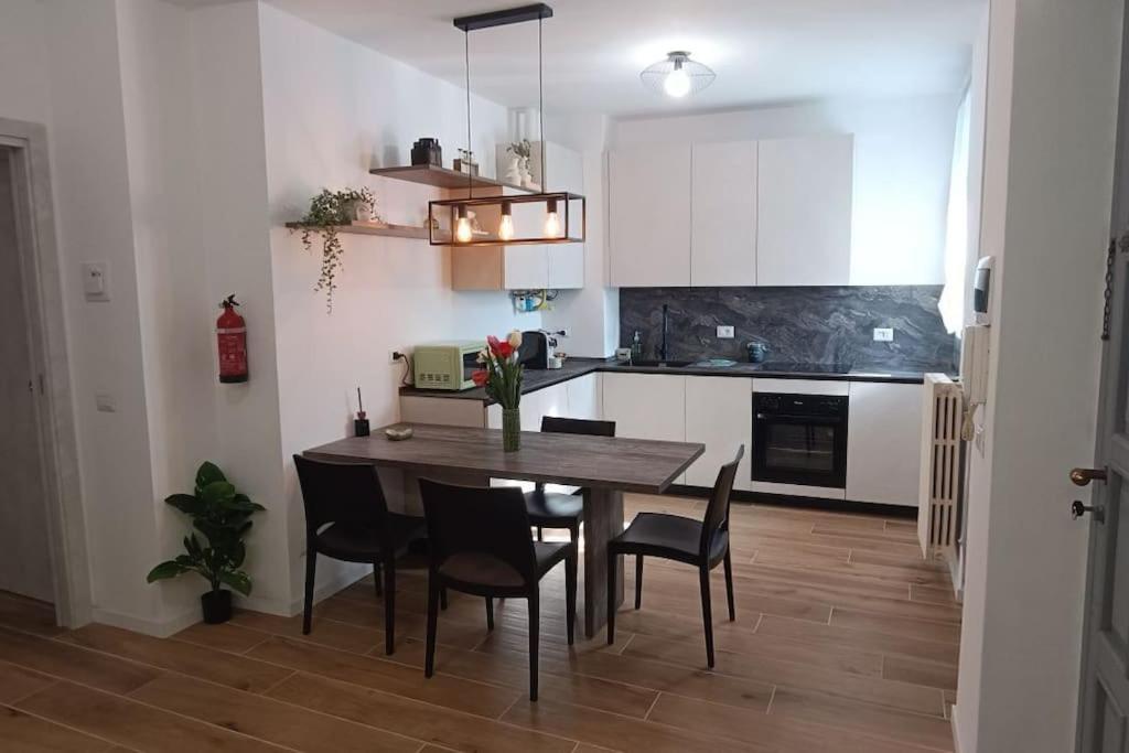 Casa Camelia - Appartamento In Centro A Сереньо Экстерьер фото