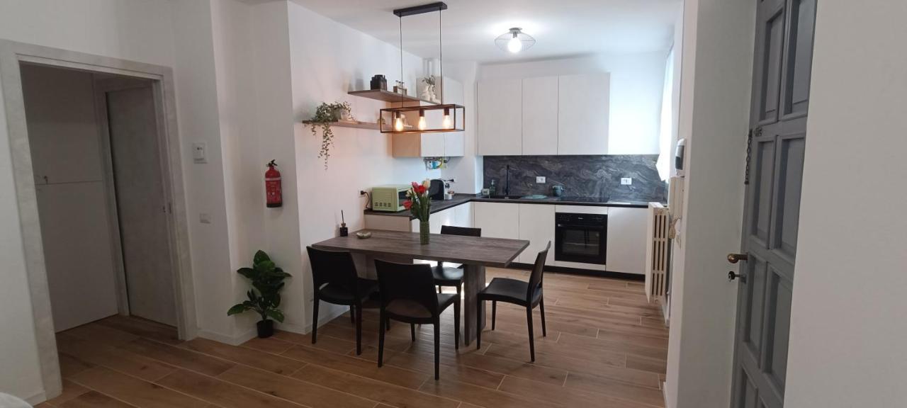 Casa Camelia - Appartamento In Centro A Сереньо Экстерьер фото